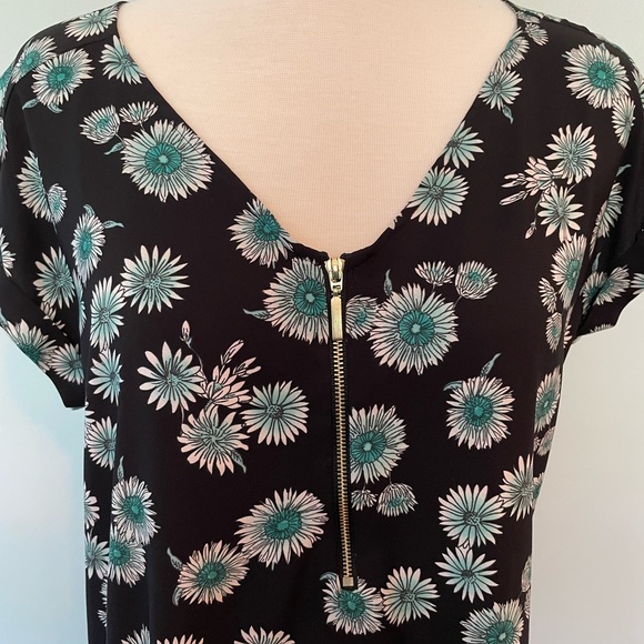 Express Silky Short Sleeve Flowy Short Cuff Black and Teal Floral Top Size M - Picture 2 of 9
